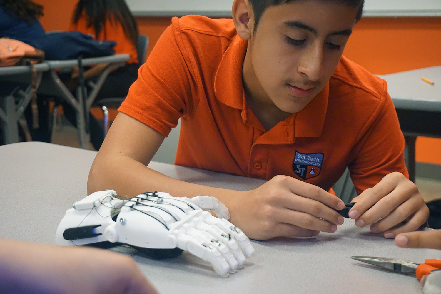 wayside-sci-tech-preparatory-creates-and-donates-3d-printed-prosthetic